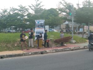 Ngamen Pakai Angklung, Lima Remaja Putus Sekolah Tunjukkan Kreativitas