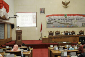 Wawako Batam Sampaikan Ranperda Modal BUMD