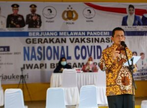 Gubernur Ansar Tinjau Vaksinasi Massal  IWAPI dan Polri di Tanjungpinang