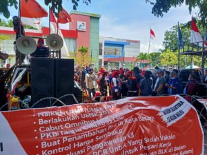 Ratusan Buruh Unjuk Rasa di Graha Kepri, ini Tuntutannya