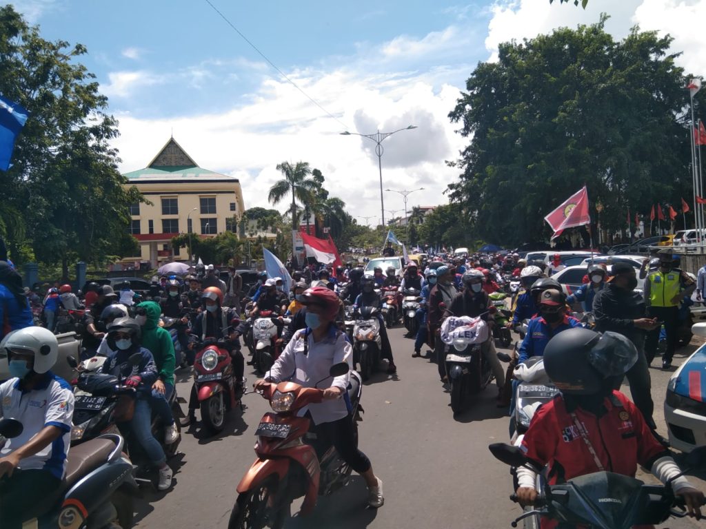 Demo Buruh Batam Jilid II, Ribuan Massa Tiba di Graha Kepri