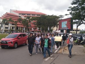 Unjuk Rasa di Depan Gedung BP Batam, Penghuni Apartemen Indah Puri Sebut Penggusuran Tanpa Ada Perikemanusiaan