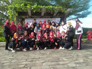 Sempena Hari Jadi Kota Tanjungpinang ke 238, Srikandi Tanjungpinang Gotong Royong di Tugu Sirih