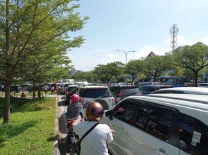 Antusiasme Warga Batam Terhadap Vaksinasi Booster Akibatkan Macet Panjang di Jalur Menuju Vihara Maitreya