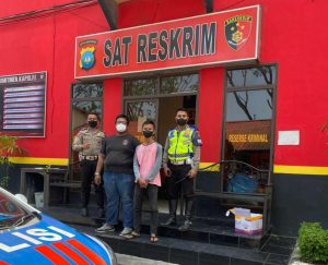 Tendang Sesama Pengendara Sepeda Motor, Aksi Anak Muda di Batam ini Viral di Medsos