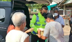 Bripka Zulhamsyah ‘Razia’ Warga Tionghoa di Tahun Baru Imlek 2022