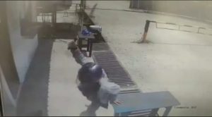 Satpam PT SMS Tanjung Uncang Ditebas Samurai Oleh OTK