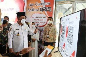 Dorong Perluasan Digitalisasi di Karimun, Gubernur Ansar Resmikan QRIS di Pelabuhan Sri Tanjung Gelam