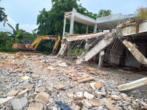 Bangunan di Pasar Melayu Raya Dibongkar Secara Paksa, Pemilik Kios Pertanyakan Legalitas Hadis Lani