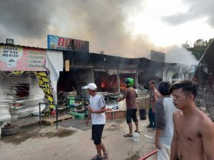 Sehari Jelang Lebaran, Tujuh Toko di Kabil Nongsa Ludes Terbakar
