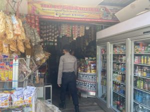 Patroli Jalan Kaki, Samapta Polsek Batu Ampar Berikan Himbauan ke Masyarakat di Pasar Kaget Jodoh