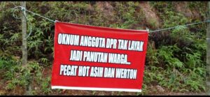 Duh! Diduga Pesta Miras di Bintan, Spanduk Bertulisan Pecat Hot Asih dan Werton Terpampang di Jalan