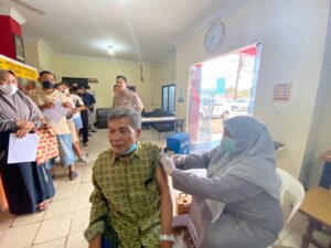 Polsek Batu Ampar Gelar Gerai Vaksin Presisi Lancang Kuning di Kecamatan Batu Ampar