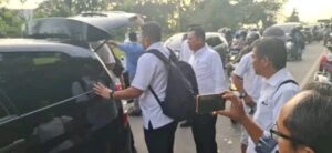 Hendak Jemput Wamen, Gubernur Kepri Ansar Ahmad Sempatkan Bantu Korban Kecelakaan