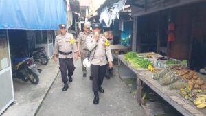 Gunakan Toa Pengeras Suara, Polsek Belakang Padang Himbau Masyarakat Pasang Bendera Merah Putih Selama Bulan Agustus