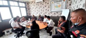 Orangtua Samuel Didampingi Satgas NTT Peduli Kepri Menggesa Polsek Batam Kota Usut Tuntas Pelaku Penikaman