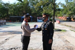 Upacara HUT RI ke 77 di Polresta Barelang,ipda Dodi Setiawan Bertindak Sebagai Komandan Upacara