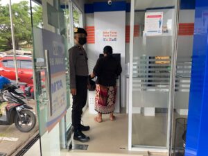 Cegah Kriminalitas, Polsek Batu Ampar Patroli Beri Pesan Peringatan Kepada Masyarakat di Setiap ATM Center