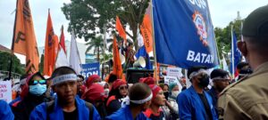 Aliansi Buruh FSPMI dan Gabungan Mahasiswa Batam Unras Lagi di Depan Kantor DPRD Batam