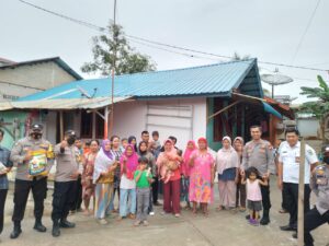 Korban Banjir di Tiban dapat Bantuan Sembako dari Polsek Sekupang