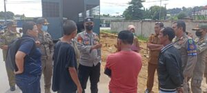 Polsek Sekupang Bersama Tim Kawal Penertiban Pembangunan Kios di Row Jalan