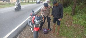 Polsek Sekupang bantu evakuasi korban kecelakaan di Jalan Raya Sei Temiang Sekupang