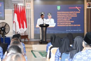 Muhammad Rudi Angkat Ratusan CPNS Menjadi PNS di Pemko Batam