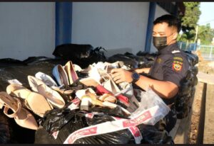 Bea Cukai Batam Berhasil Tegah 450 Koli Sepatu Bekas Impor