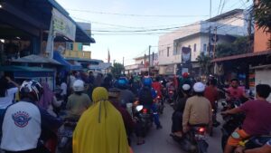 Berburu Takjil, Kemacetan di Perempatan Tanjung Buntung – Bengkong Laut di Hari Pertama Puasa