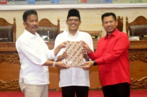 Rudi Sampaikan LKPj Tahun 2022 Pada Rapat Paripurna di DPRD Kota Batam