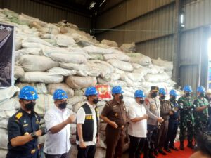 Bea Cukai Batam Musnahkan 122 Ton Ballpress dari Luar Negeri Yang Diselundupkan ke Indonesia