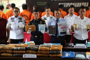 Bea Cukai Batam Dan Dittipidnarkoba Berhasil Gagalkan ± 8,3 Liter Ekstasi Cair  yang Masuk Kawasan Pabean Melalui Paket Barang Kiriman