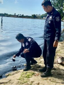 Endapan Limbah Minyak Hitam Kotori Laut Batam, KSOP Khusus Batam Bersama Instansi Segera Bentuk Tim