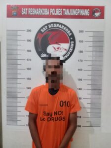 Polisi Menyamar Jadi Kurir, Tangkap Warga Tanjungpinang