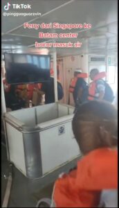Kapal Ferry Queen Star 2 Dari Singapura Ke Batam  Bocor,Penumpang Di Evakuasi Tengah Laut