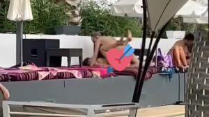 Viral Video Bule Berhubungan Seks di Tempat Umum