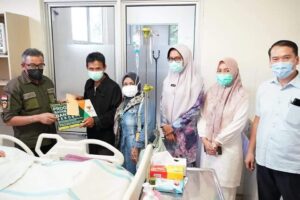 Suryani Terharu, Jefridin & Baznas Datang Membantu Ibunya yang Sudah 7 Hari Koma