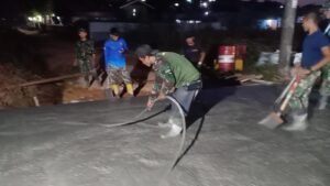 Tanpa Kenal Lelah, Seluruh Personel TMMD dan Warga Kavling Seraya Lakukan Pengerjaan Fisik Hingga Larut Malam