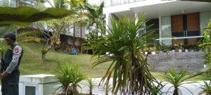 KPK Geledah Rumah  Mantan Kepala  Bea cukai Makassar Di grand Summit soutlink Sekupang