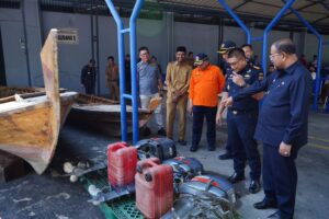 DJBC Khusus kepulauan Riau  hibahkan   2 Speed boat ke Pemkab karimun