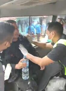 Pengusuran Ruli Di Tangki Seribu Anggota Brimob Terkena Anak Panah