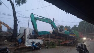 Hujan Deras Guyur Tangki 1000, Penggusuran Terhenti