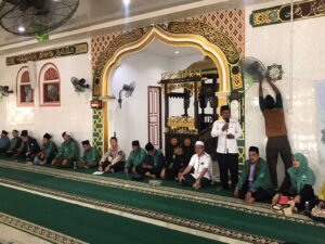 BMGQ Batam Serahkan 105 Paket Sembako untuk Warga Terdampak Angin Puting Beliung di Pulau Kasu