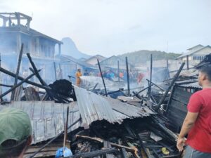 15 KK Dan 50 Jiwa Harus Diungsikan Dalam Kebakaran di Tambelan