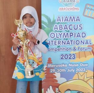 JASMINE AZ-ZAHRA, MERAIH JUARA 2 LOMBA ABACUS OLYMPIAD INTERNATIONAL DI BALI