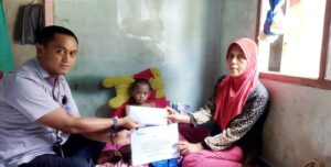 Ringankan Biaya Pengobatan Warga, PT Timah Tbk Serahkan Bantuan untuk Anggun Saputri