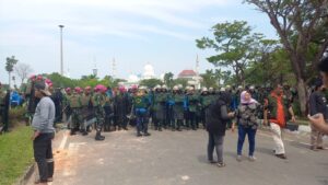 Media Asing Tulis ‘Indonesia police arrest 43 after riot over industrial park’ , Sorot Kerusuhan Proyek Rempang