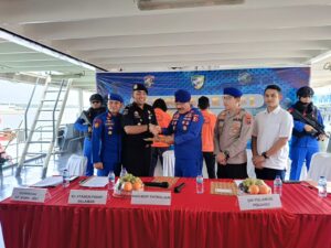 KP Bisma 8001 Tangkap Kapal Ikan berbendera  Malaysia Curi Ikan Di Selat Malaka