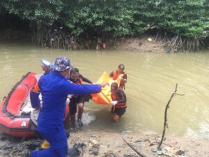 Tim SAR Gabungan Berhasil Temukan Anak Balita Yang Terseret Arus di Tiban Kampung Dalam Kondisi Meninggal Dunia