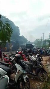 Bentrok  Antara Tim Gabungan Dan Warga Di Rempang Galang, Warga Terluka Dan Sesak Nafas Terkena Gas Air Mata